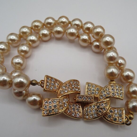 Kenneth Jay Lane Faux Pearl Bracelet Gold Tone Rhinestone Clasp - Picture 2 of 9